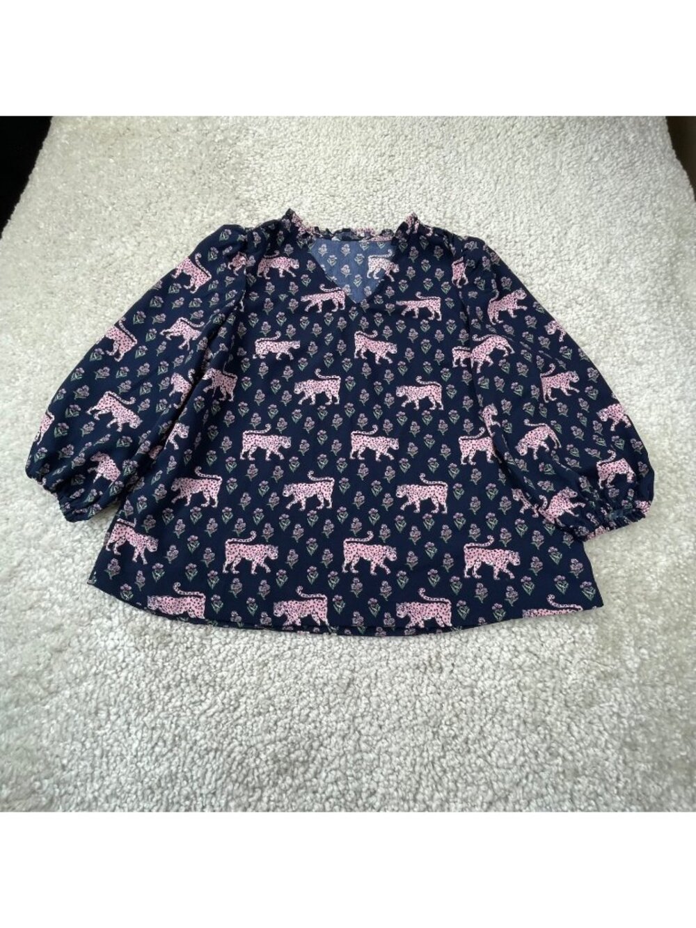 Crown & Ivy V-Neck 3/4 Sleeve Shirred Blouse Navy Blue Leopard Medium